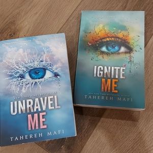 YA novels Unravel Me and Ignite Me